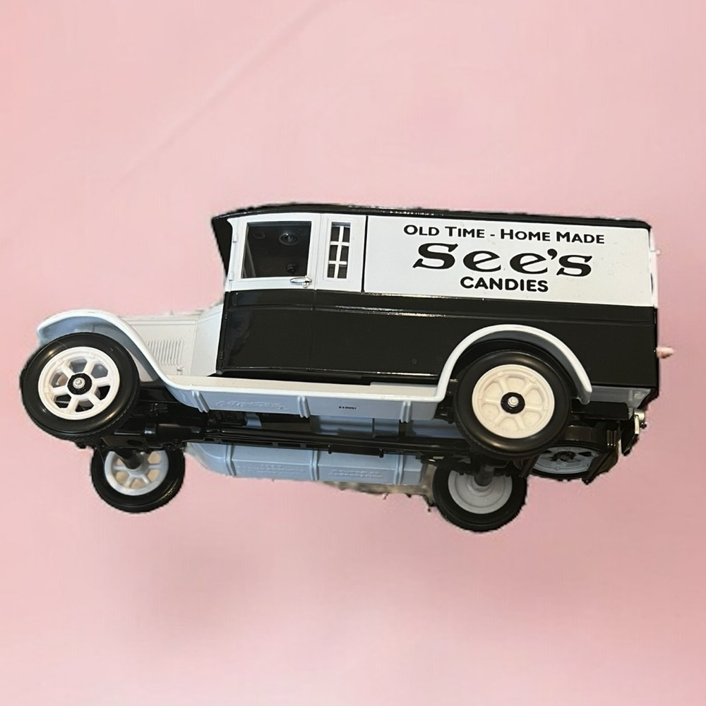 ERTL Collectibles See’s Candies 1927 Graham Brothers Delivery Truck